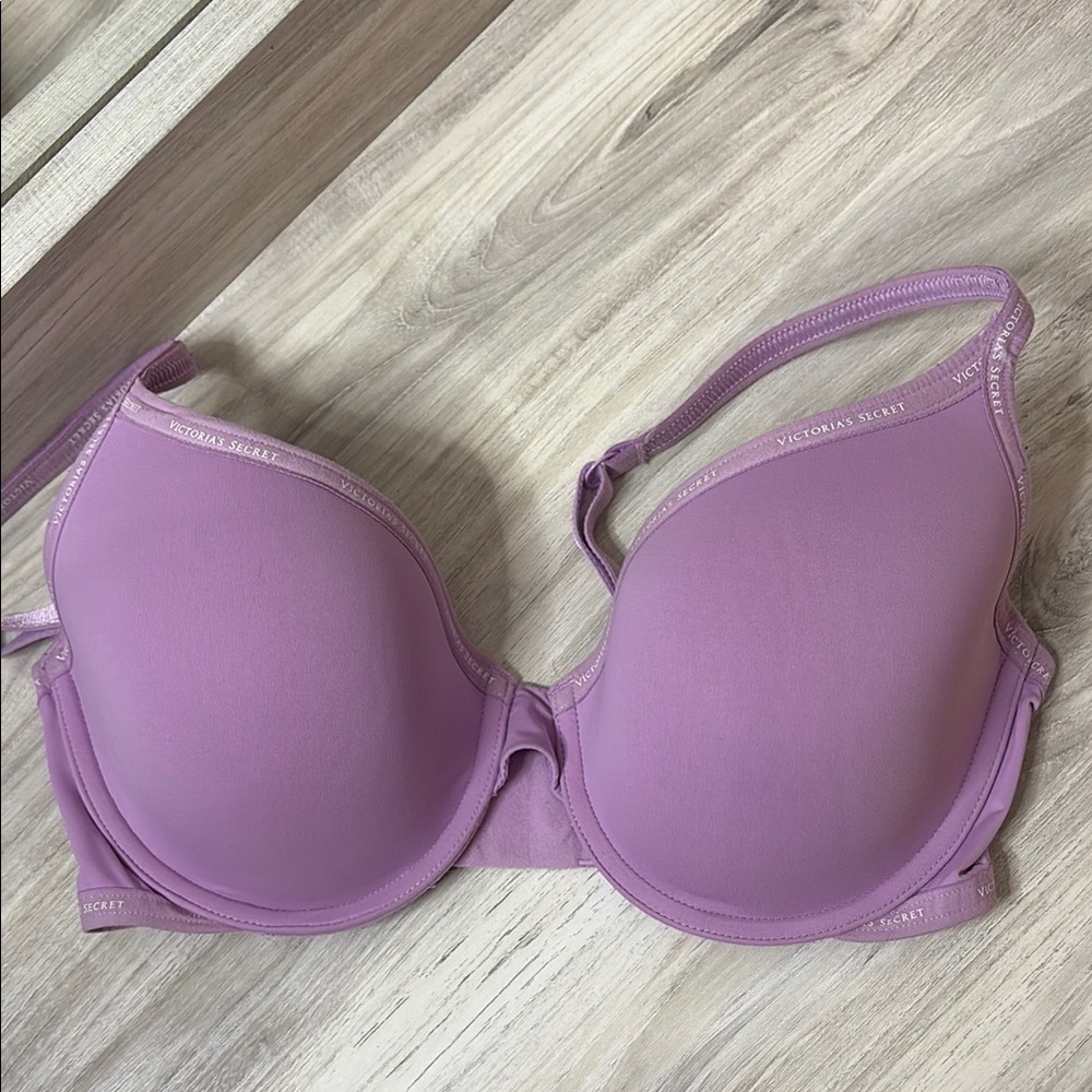 Victoria's Secret Purple T-shirt bra 32DD great condition